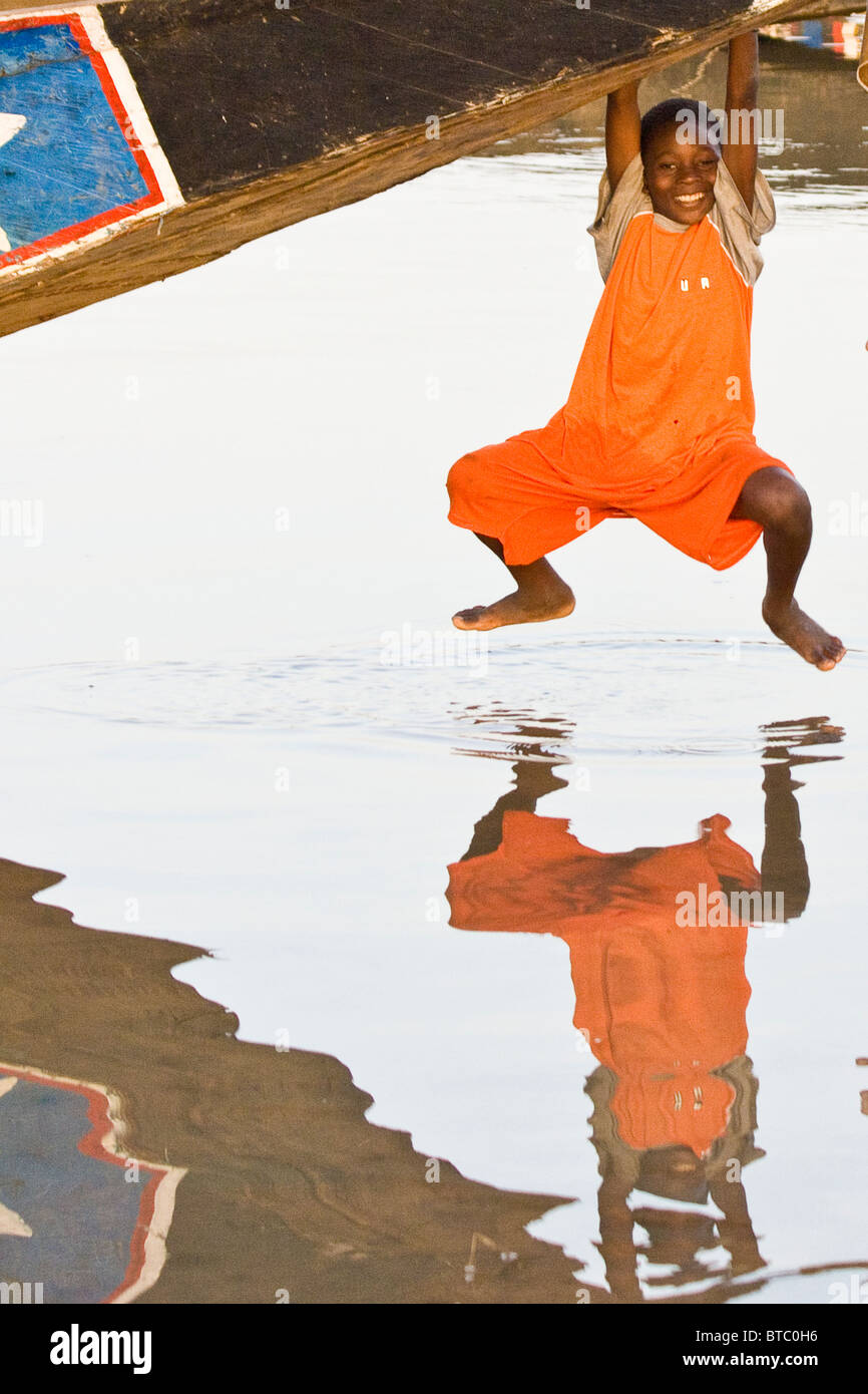 African children playing river hi-res stock photography and images - Alamy