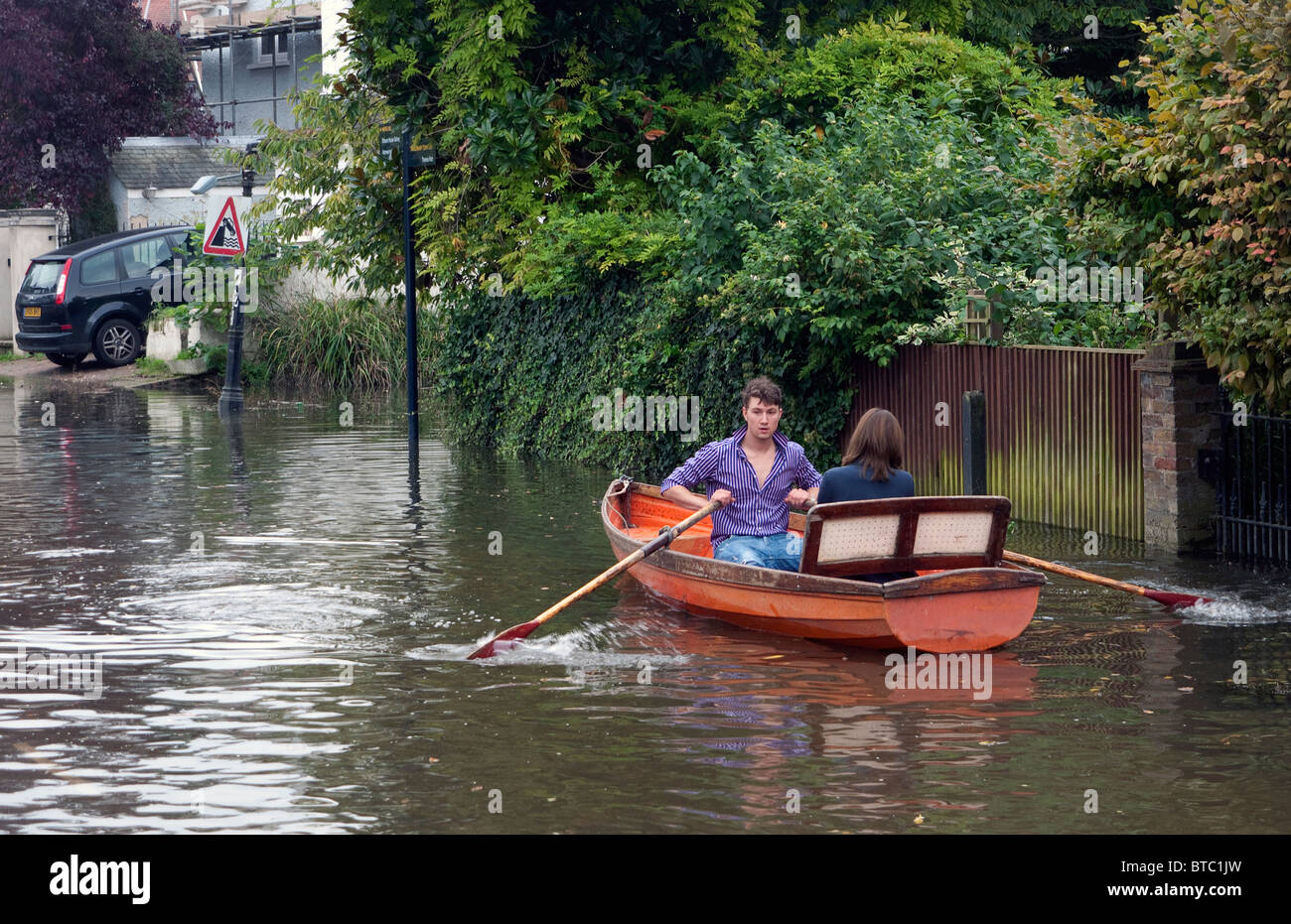 Flooded streets in Twickenham London at High tide on the River Thames Stock  Photo - Alamy