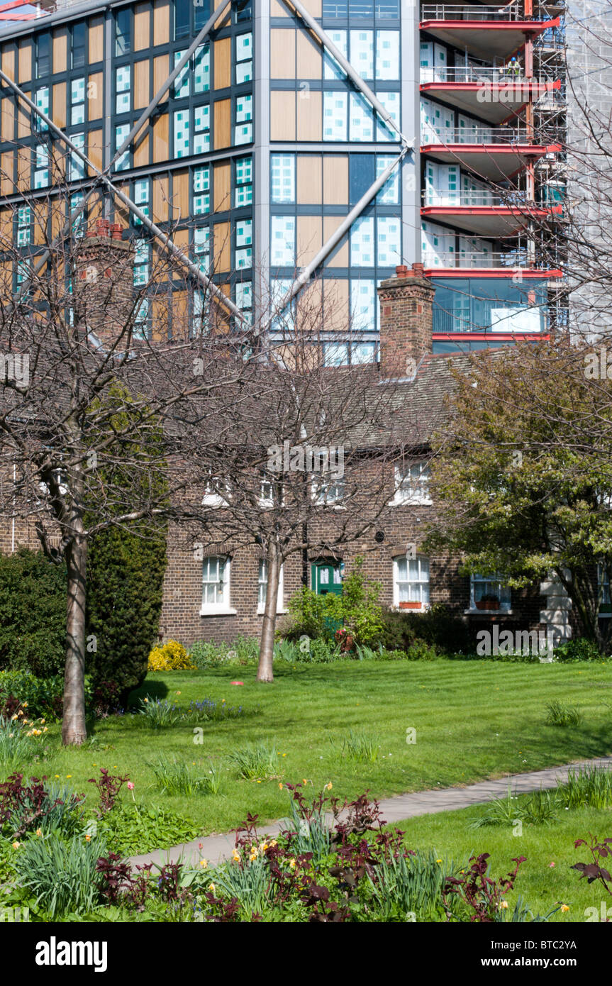 Hopton's Almshouses in Southwark, London with the NEO Bankside development in the background Stock Photo