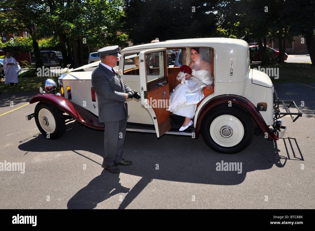 bride exiting wedding car Stock Photo Alamy