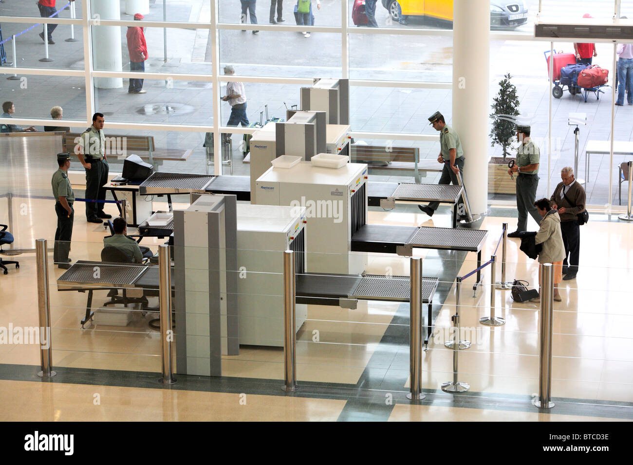 screening & inspection security and x ray machine at passenger terminal