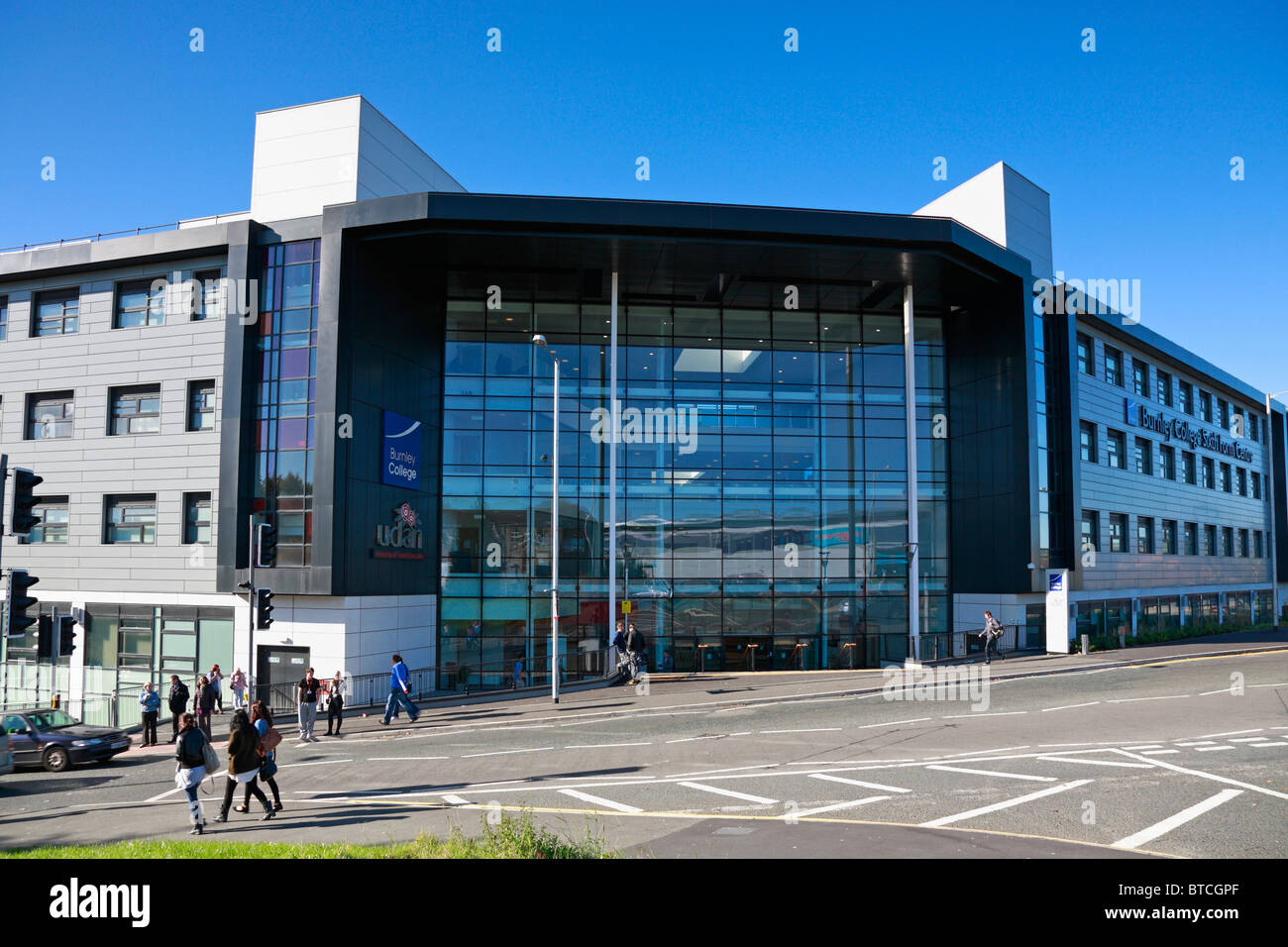 Main entrance to uclan University of Central Lancashire and Burnley ...