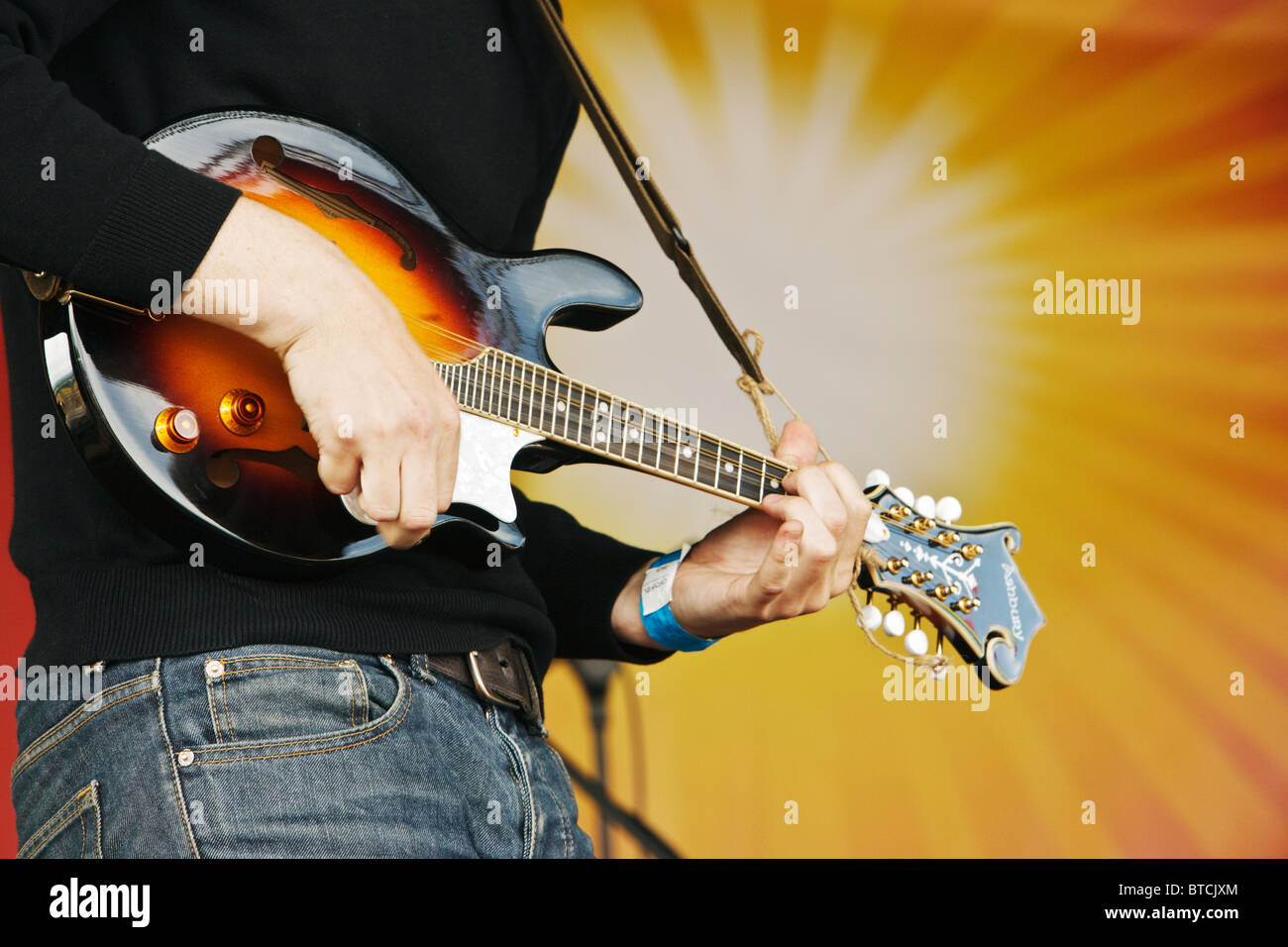 Mandolin string stage hi-res stock photography and images - Alamy