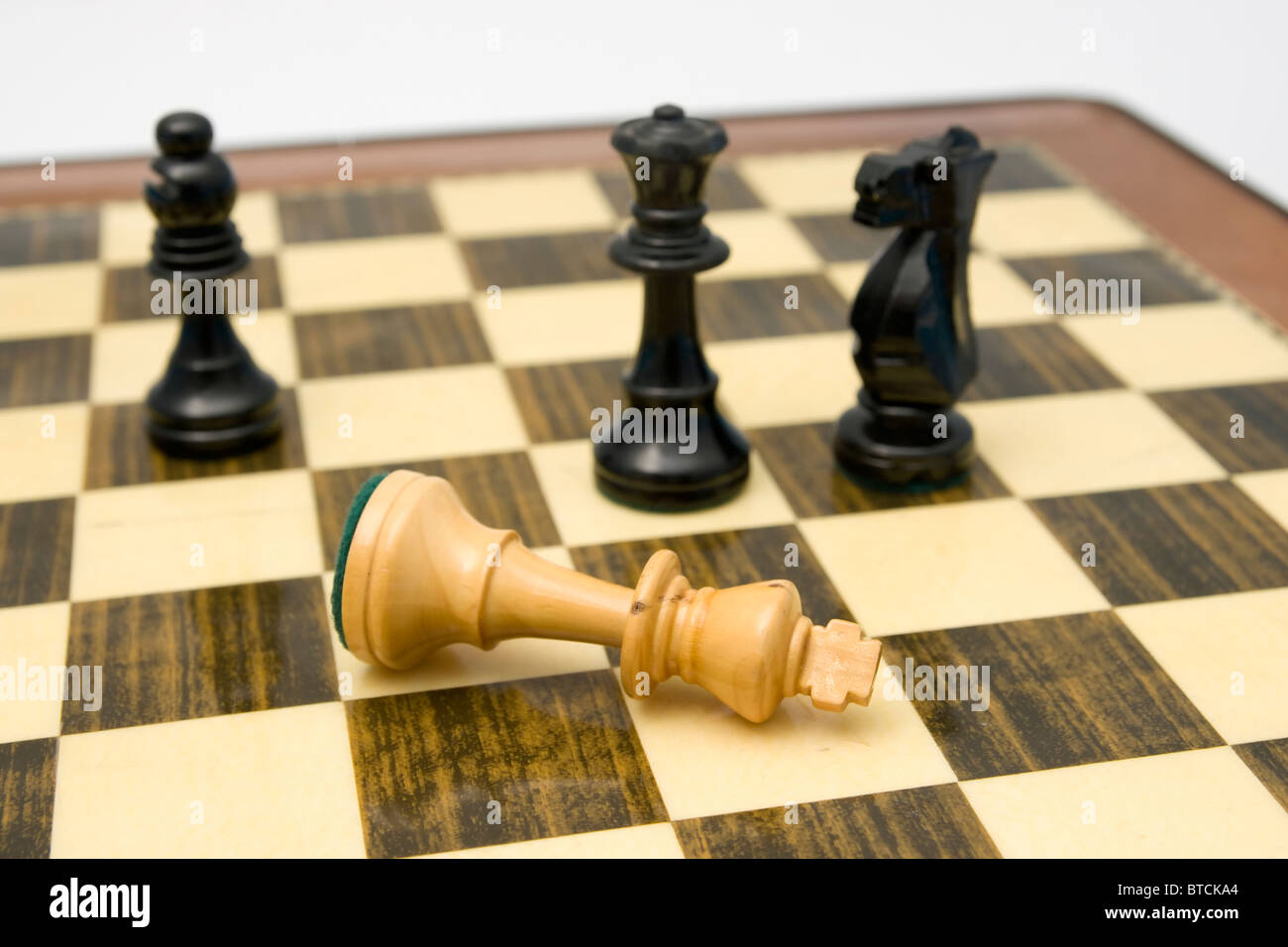 https://c8.alamy.com/comp/BTCKA4/check-mate-showing-concept-for-strategy-success-and-battle-in-business-BTCKA4.jpg