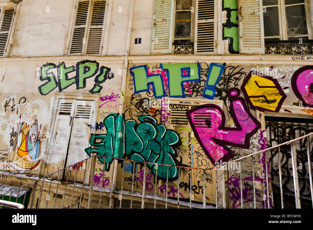 Building Graffiti Paris High Resolution Stock Photography and Images