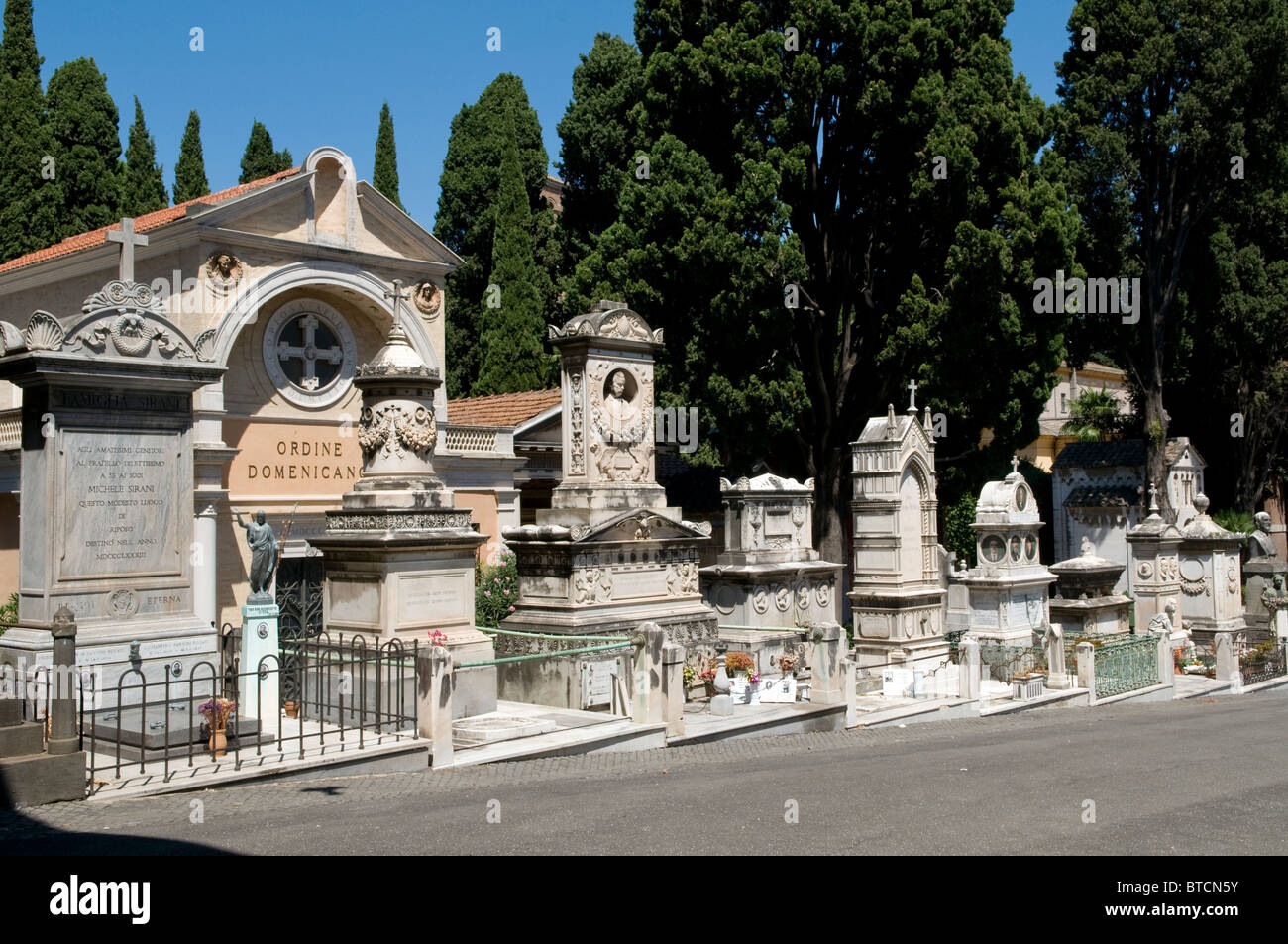 Campo di verano cemetery hi-res stock photography and images - Alamy