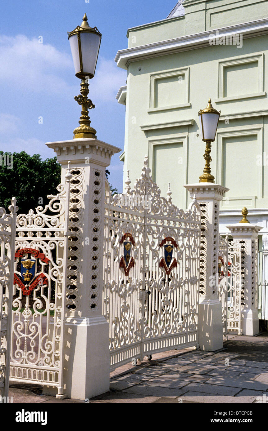 Taunton, Vivary Park Gates, town crest coat of arms heraldry English victorian white painted wrought iron Somerset England UK Stock Photo