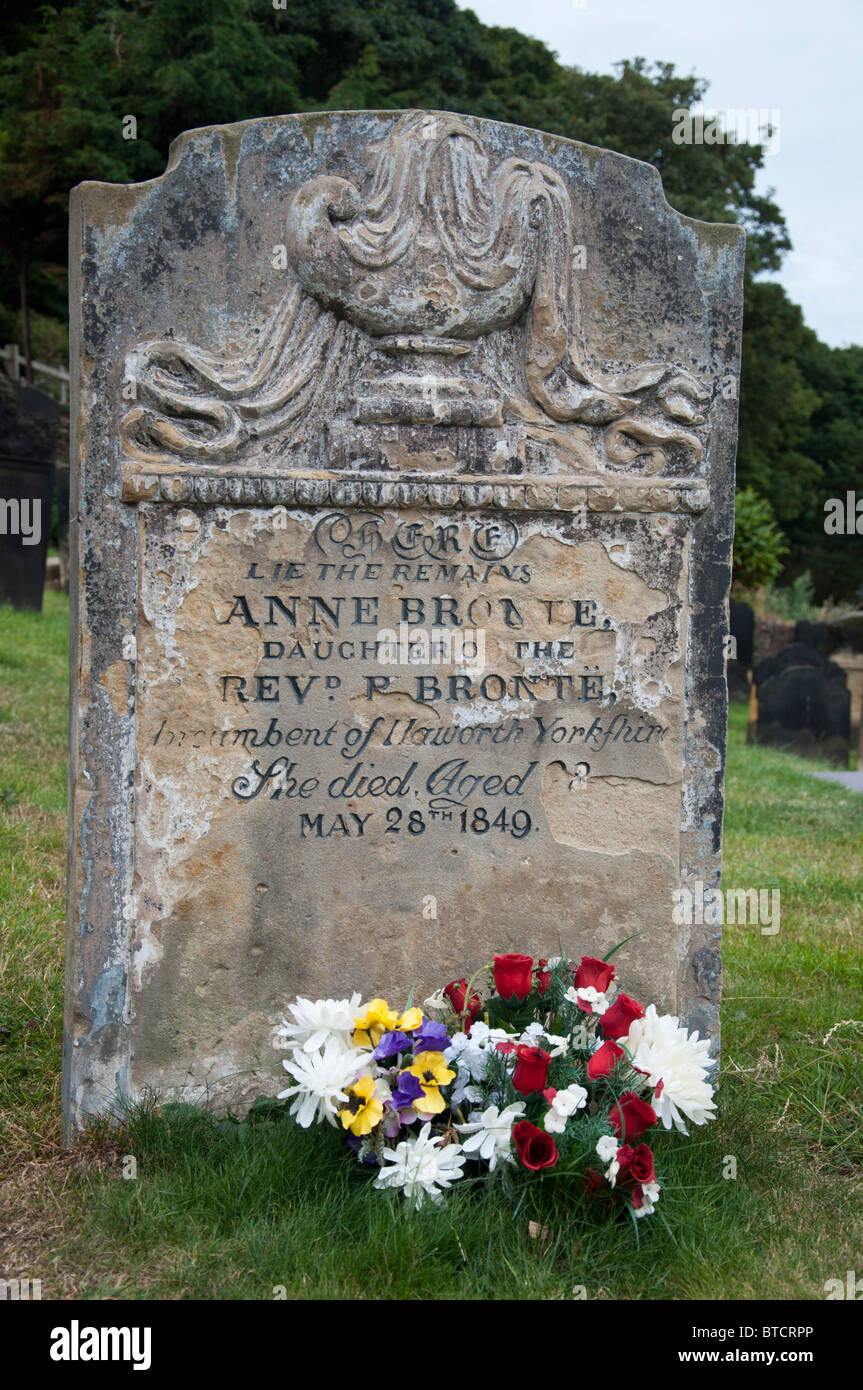 Anne Bronte's grave in St Marys graveyard in Scarborough Stock Photo