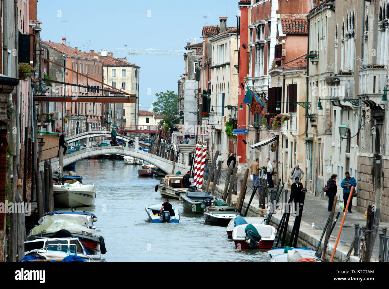 Boats tourists on canal hi-res stock photography and images - Alamy