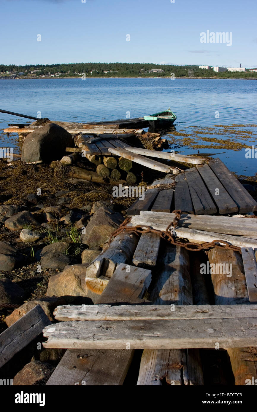 Boat on water at an old wooden mooring Stock Photo - Alamy