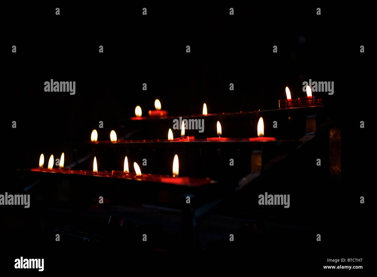 Prayer candles lit within Manchester Cathedral Stock Photo Alamy