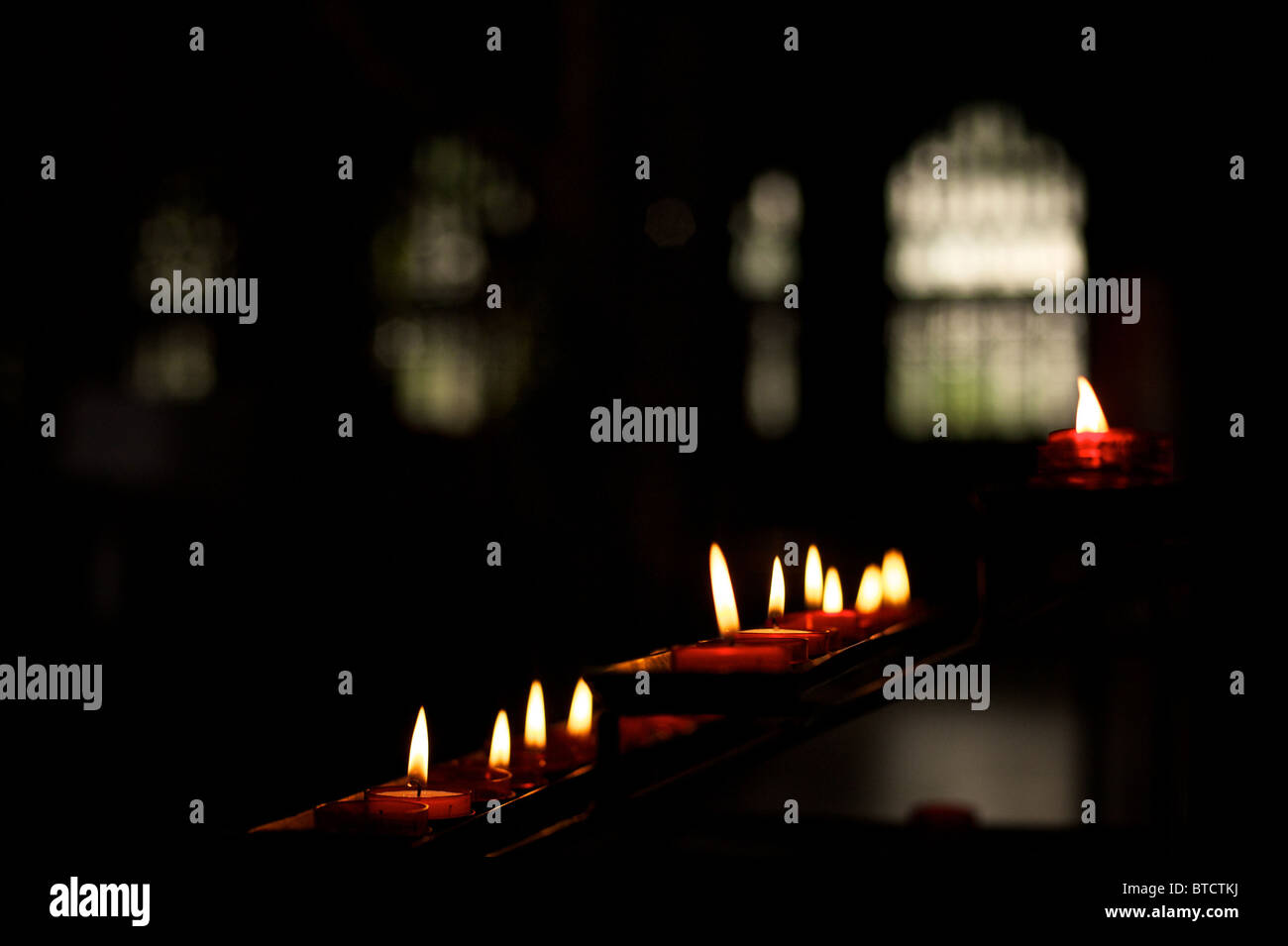 Prayer candles lit within Manchester Cathedral Stock Photo Alamy