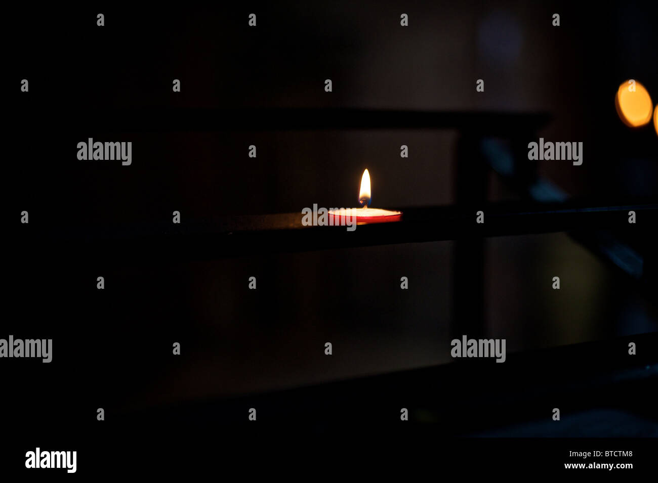 Prayer candles lit within Manchester Cathedral Stock Photo Alamy