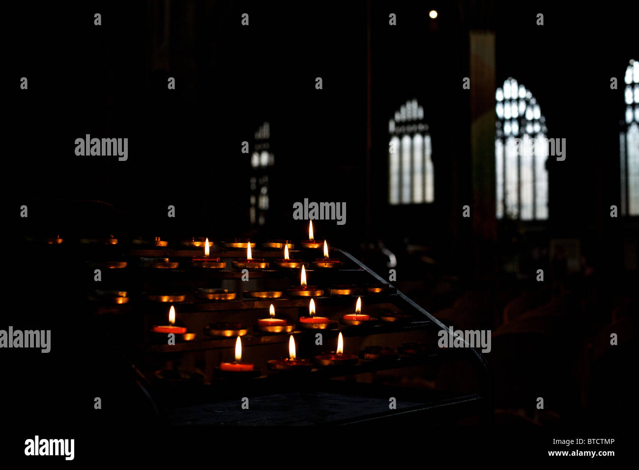 Prayer candles lit within Manchester Cathedral Stock Photo Alamy