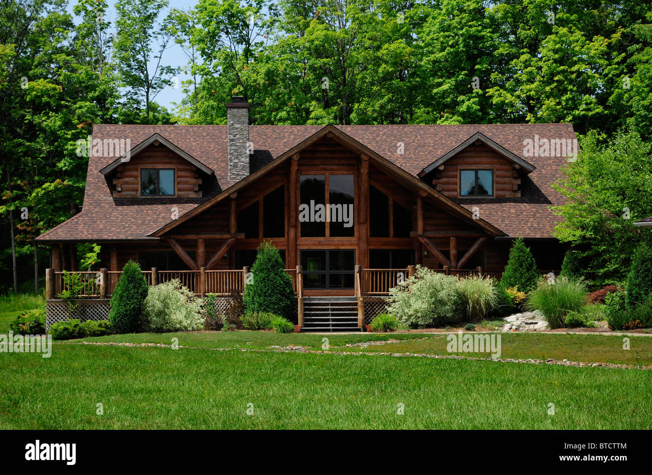 Log cabin home house hi-res stock photography and images - Alamy