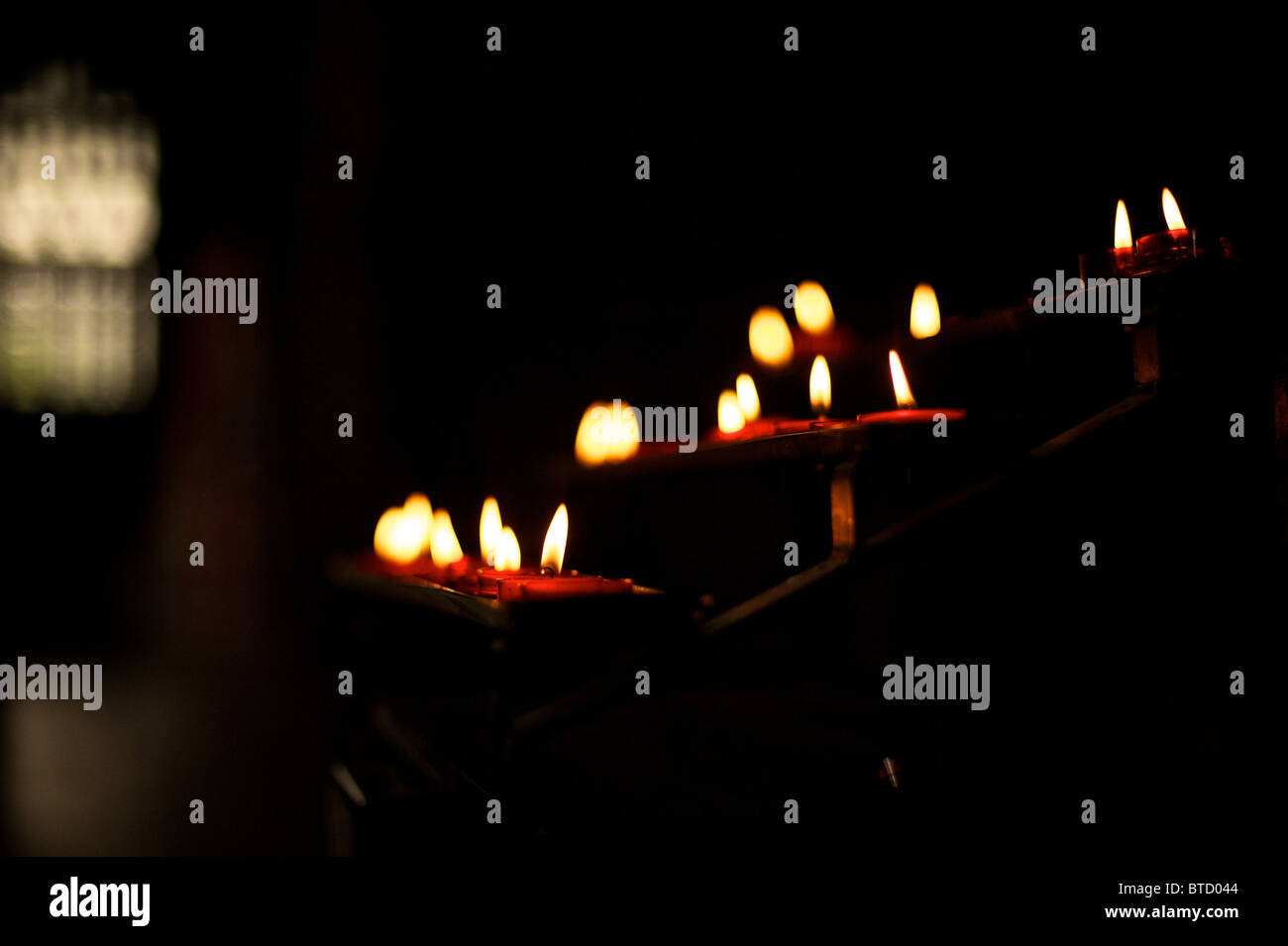 Prayer candles lit within Manchester Cathedral Stock Photo Alamy