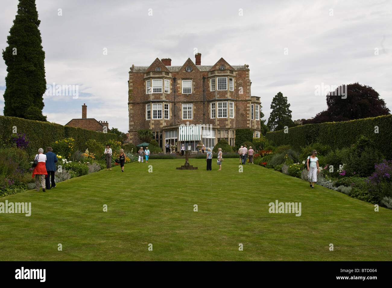 The gardens and hall at Goldsborough Hall, Nr Knaresborough, Yorkshire. Stock Photo