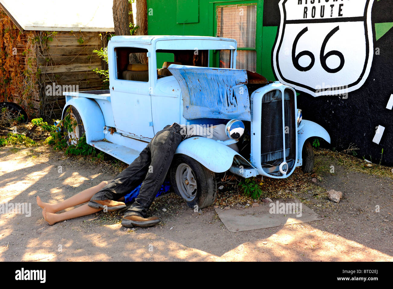 Antique Car with bodies Seligman Arizona Route 66 Stock Photo - Alamy