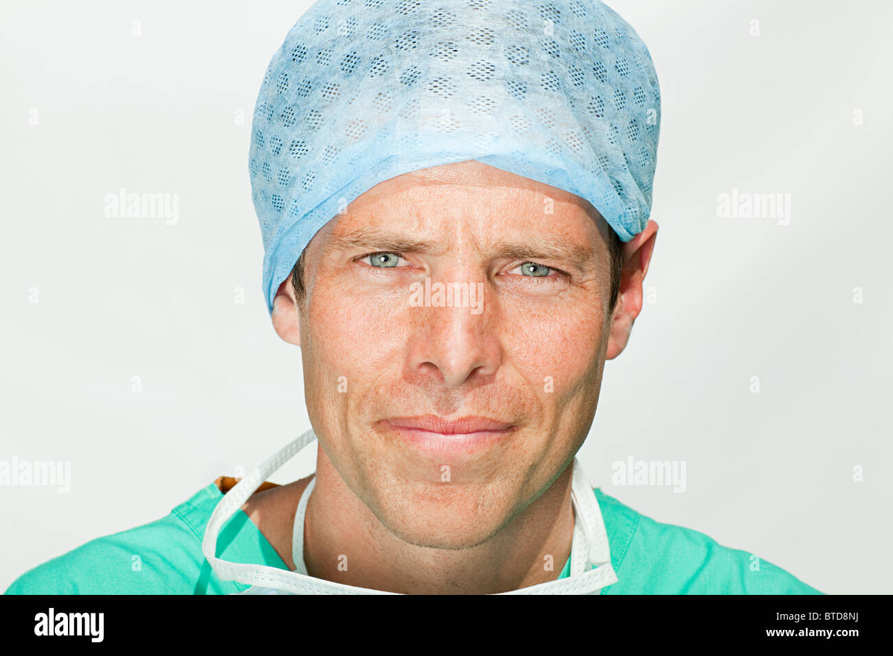 Portrait of a male surgeon Stock Photo - Alamy