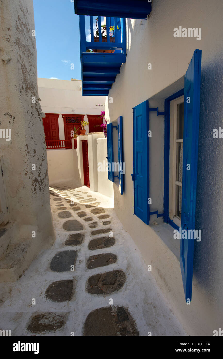 The narrow lanes with colourful houses of Mykonos Chora, Cyclades Island, Greece Stock Photo