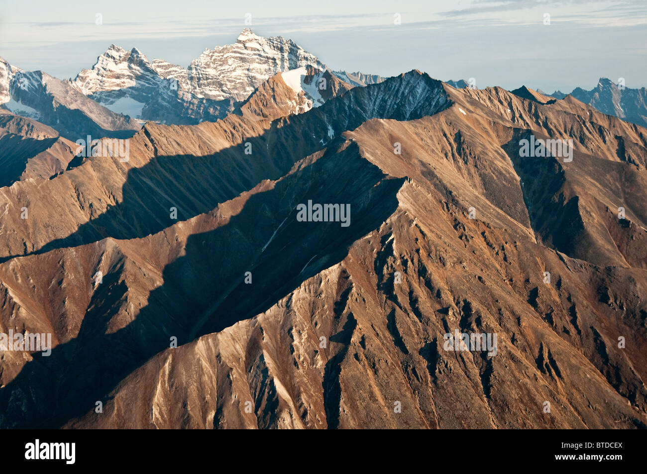 Aerial view of Mt.Igikpak (right), Schwatka Mountains, Brooks Range, Gates of the Arctic National Park, Alaska Stock Photo