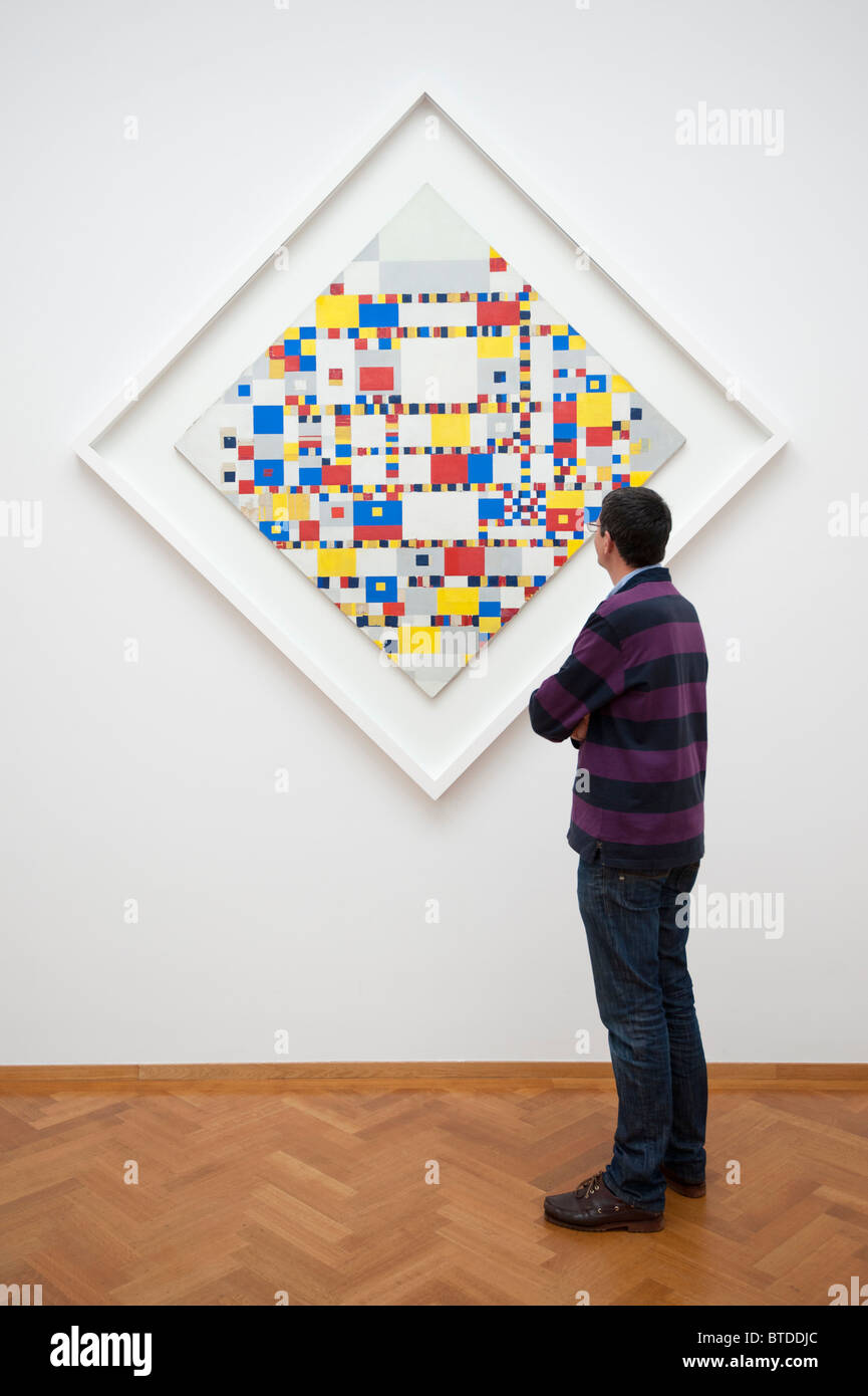 Painting Victory Boogie Woogie by Paul Mondriaan at the Gemeentemuseum in The Hague, Den Haag, Netherlands Stock Photo