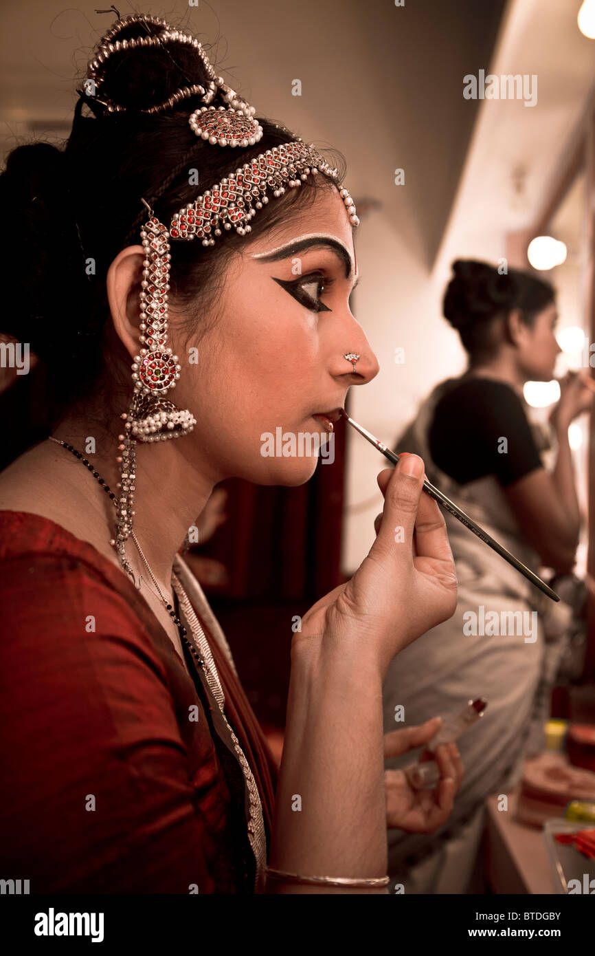 Ganga Thampi, applies make up to her face shortly before taking the staring role of Sita in the Indian epic Ramayana. She is bot Stock Photo