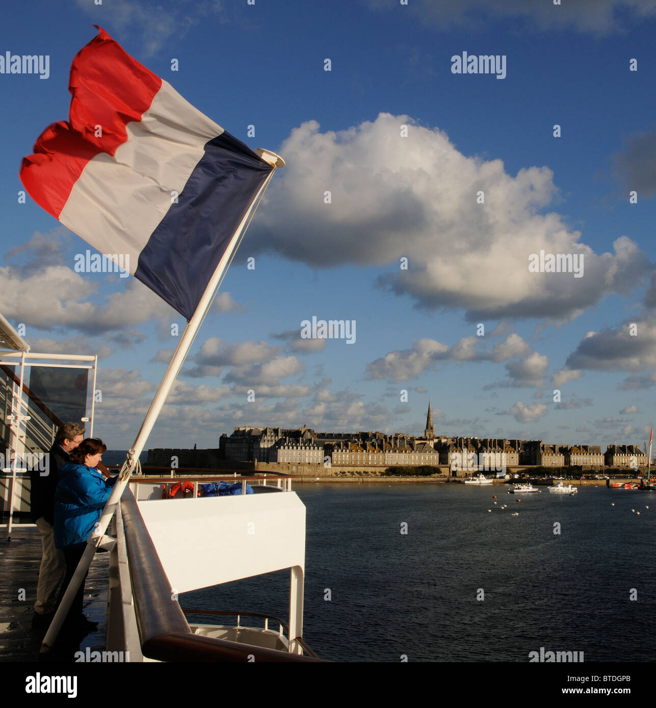 List 27+ Background Images photo of a ship flying the french flag Updated