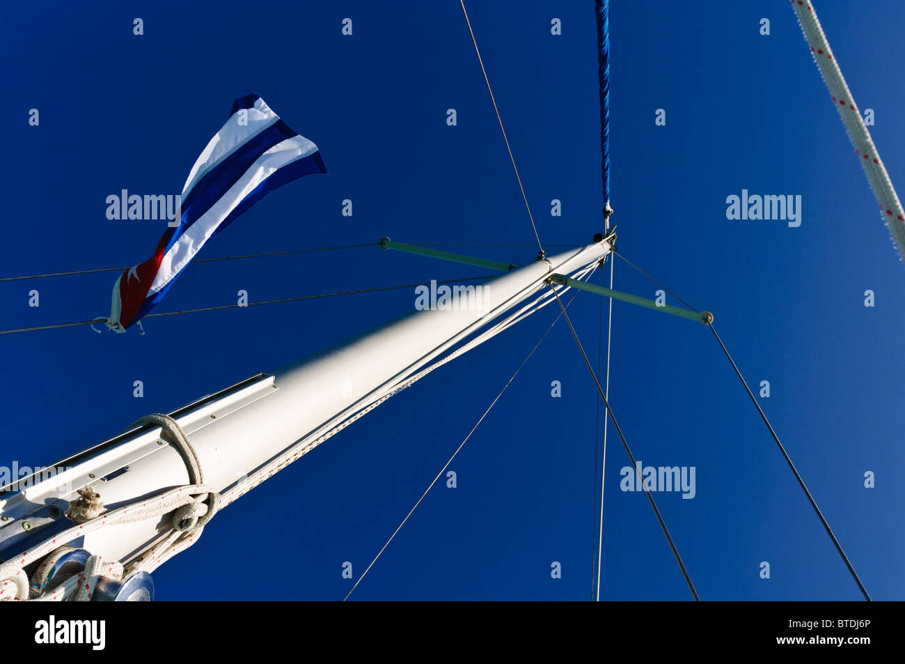 Tall ship mast flag hi-res stock photography and images - Alamy