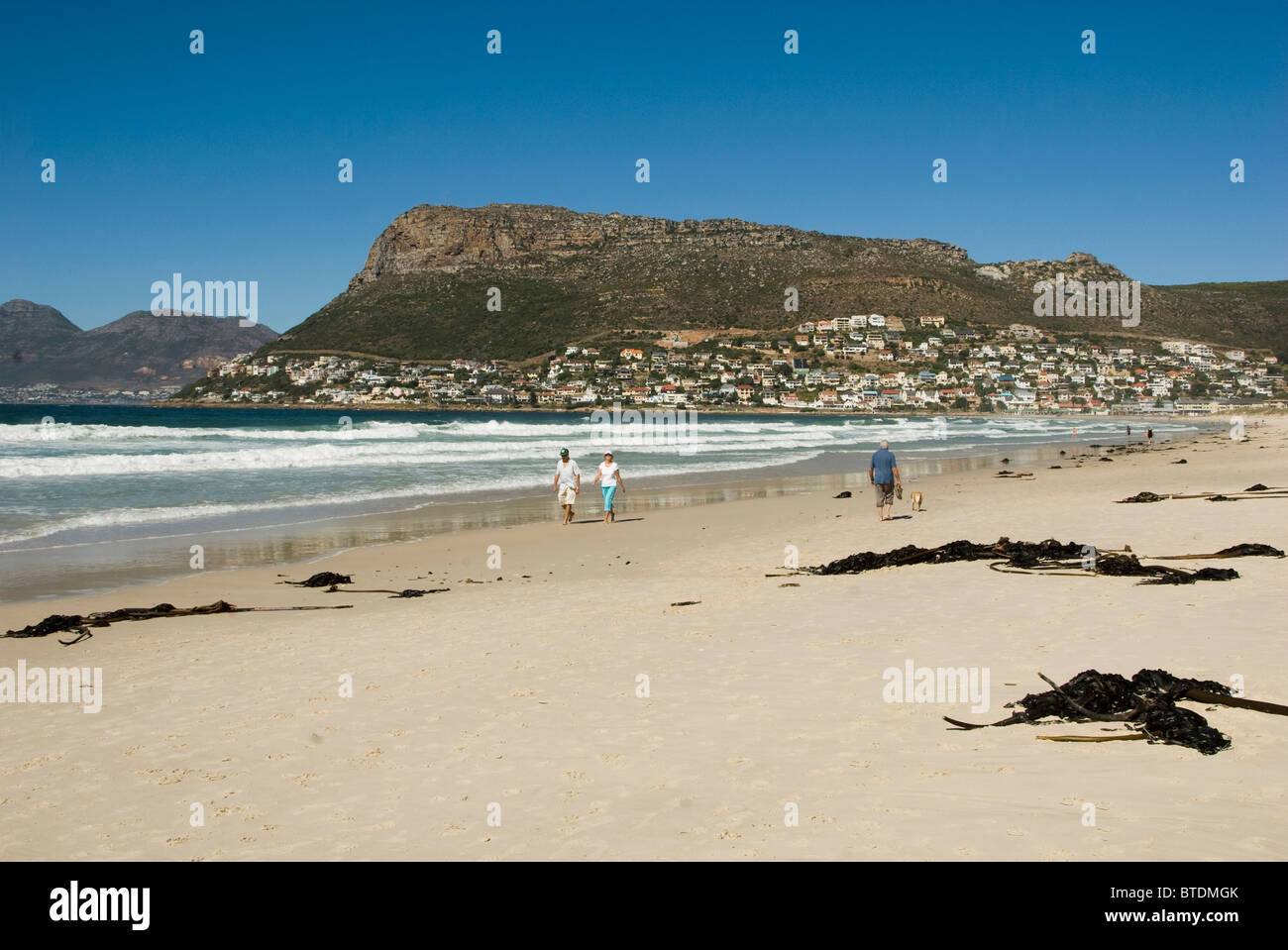 Clovelly beach with a view of hilltops in the background Stock Photo