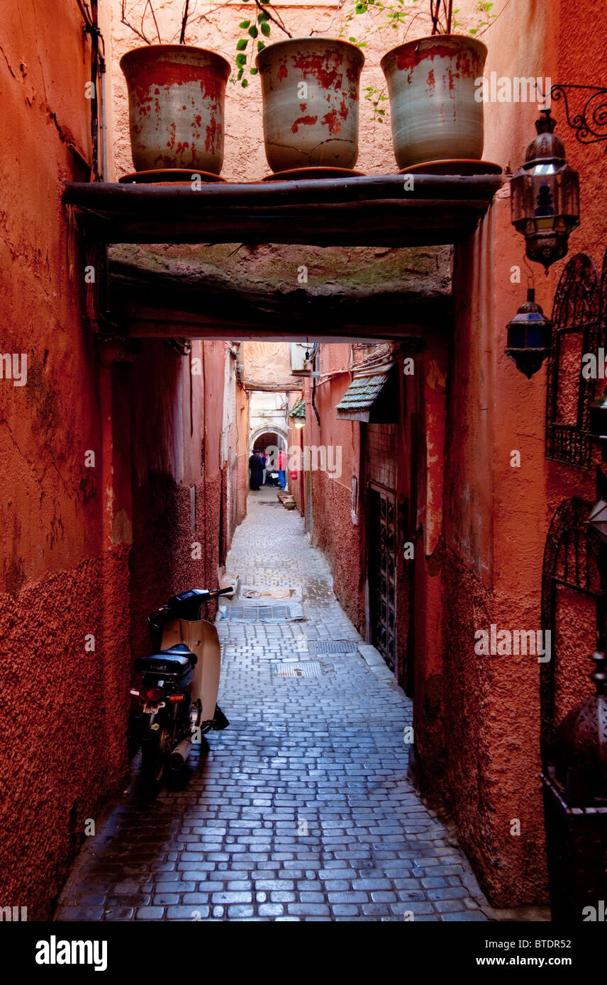 A view down a long narrow alleyway in Marrakech Stock Photo