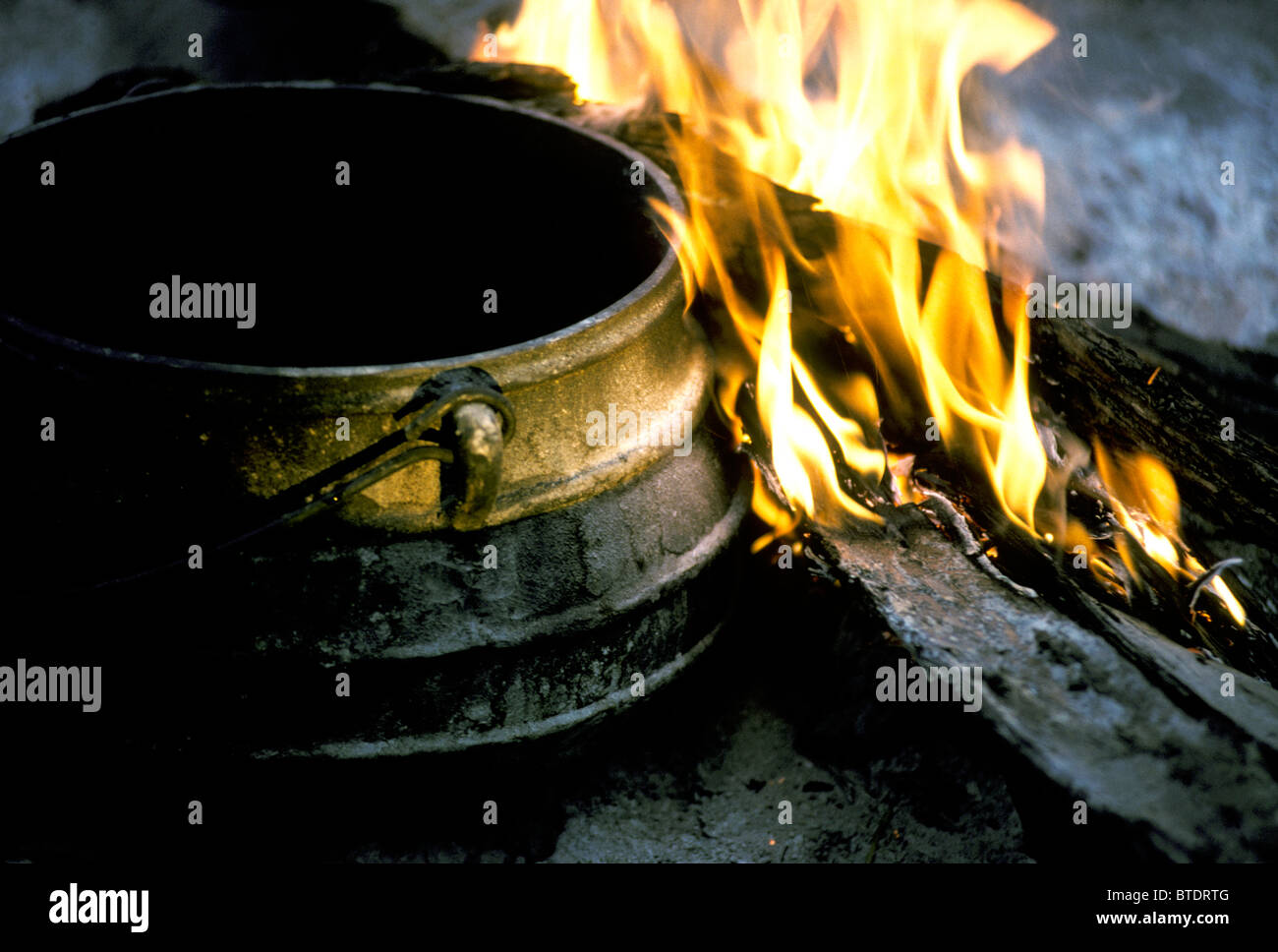 Cast iron pot in fire Stock Photo Alamy