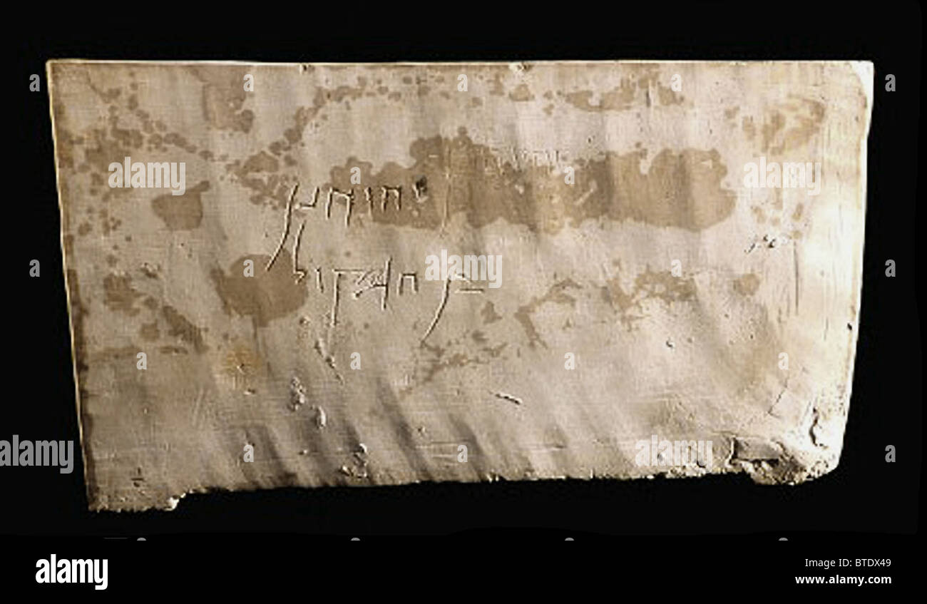5381. Stone ossuary found in a Jewish tomb in Givat HaMivtar near Jerusalem. The Hebrew inscription on the ossuary reads: Stock Photo