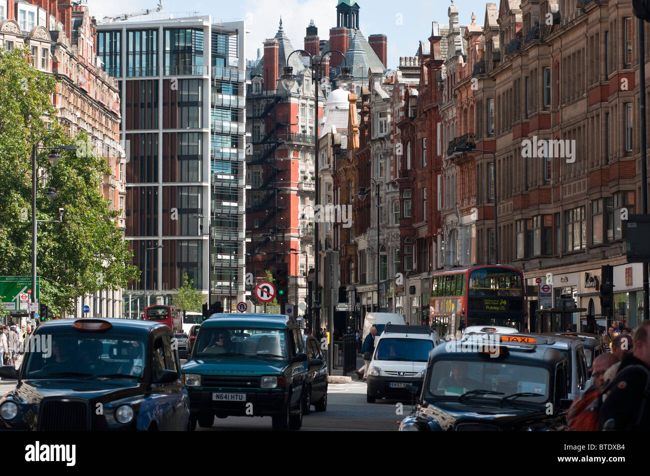 Busy traffic brompton road hires stock photography and images Alamy