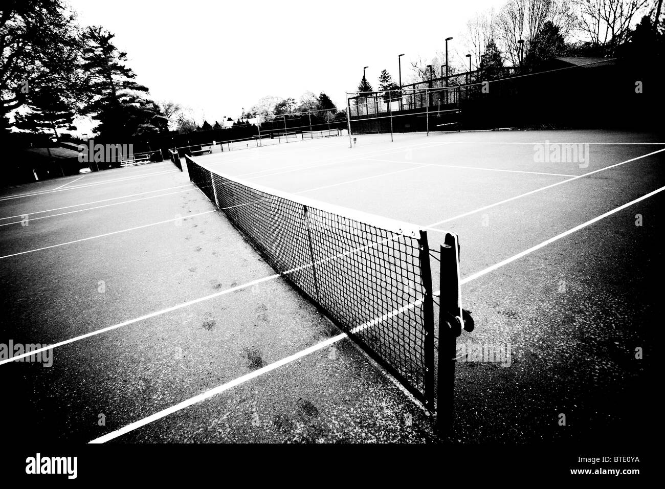 Empty tennis court Black and White Stock Photos & Images - Alamy