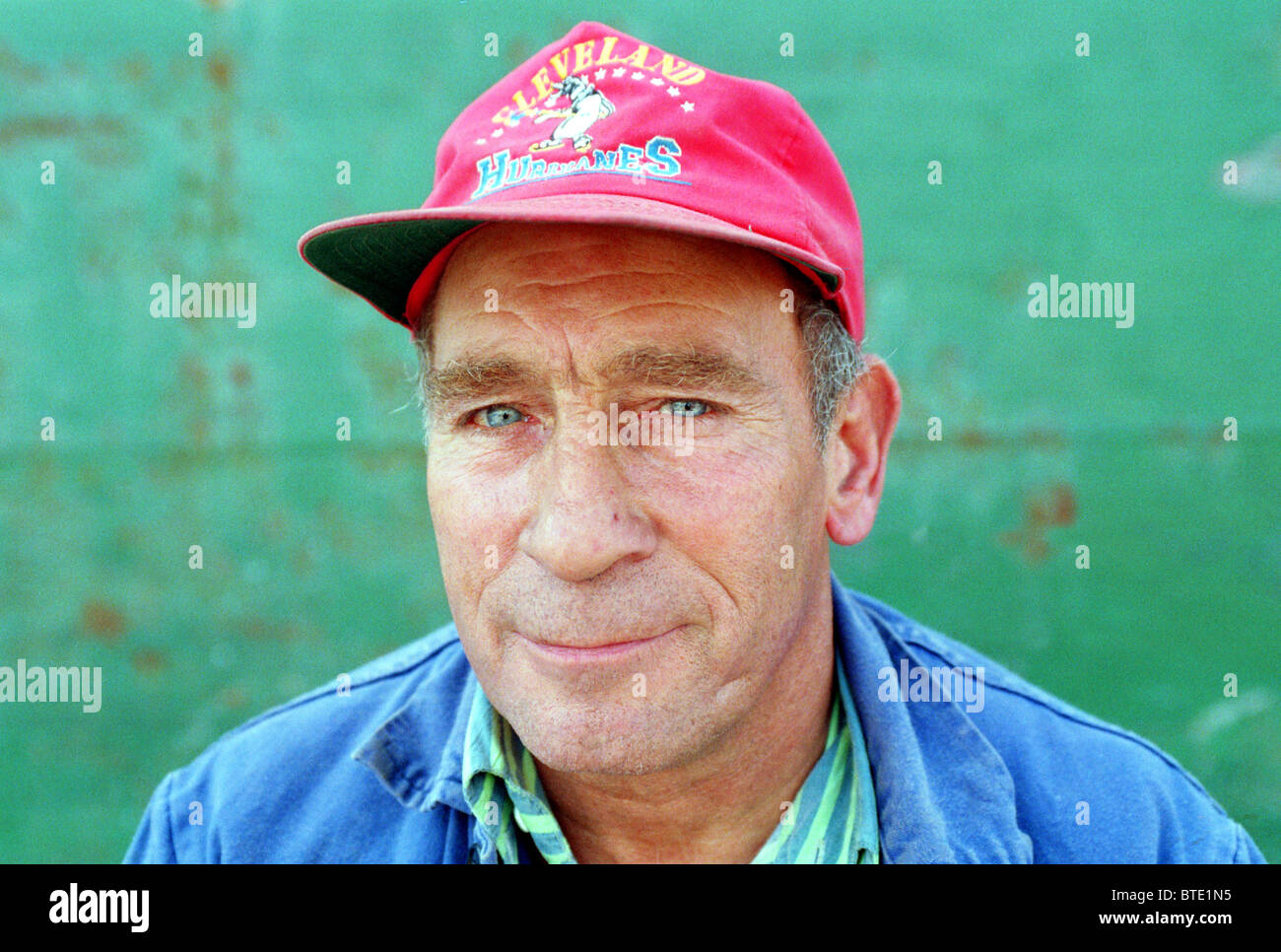 Elderly man wearing baseball cap hi-res stock photography and images ...