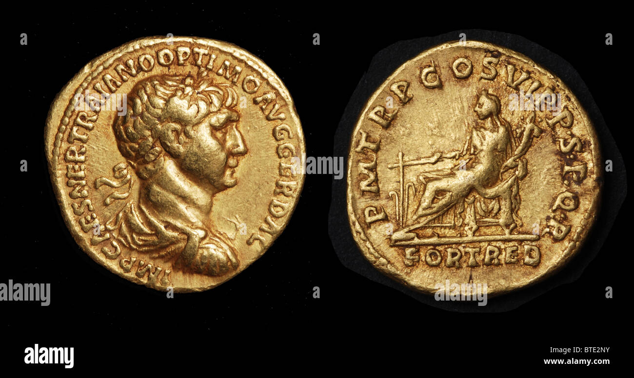 5478. Roman Imperial gold coin bearing the bust of Emperor Traianus (98 - 117) Stock Photo