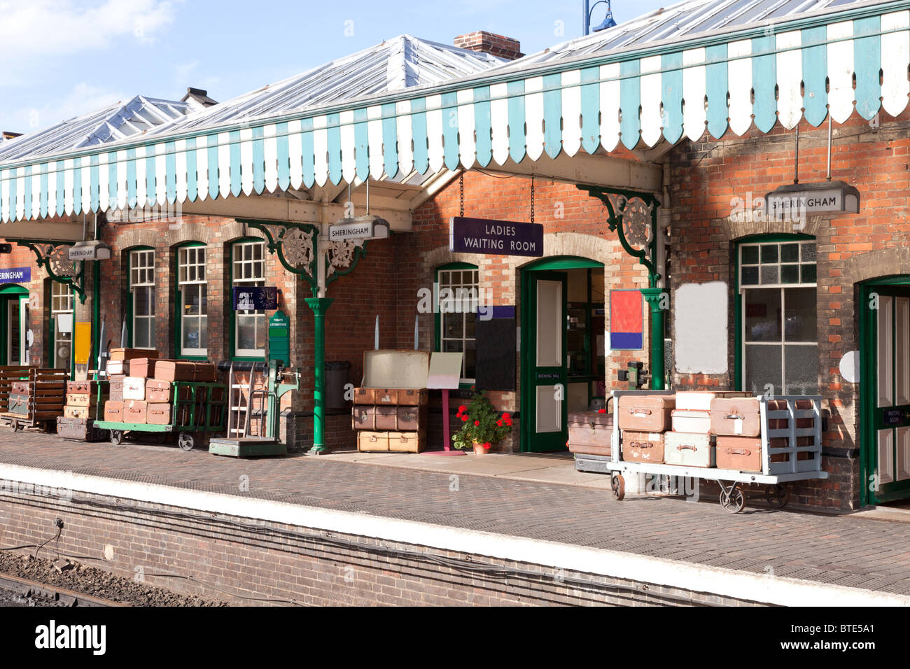 Old fashioned railway station traditional hi-res stock photography and ...