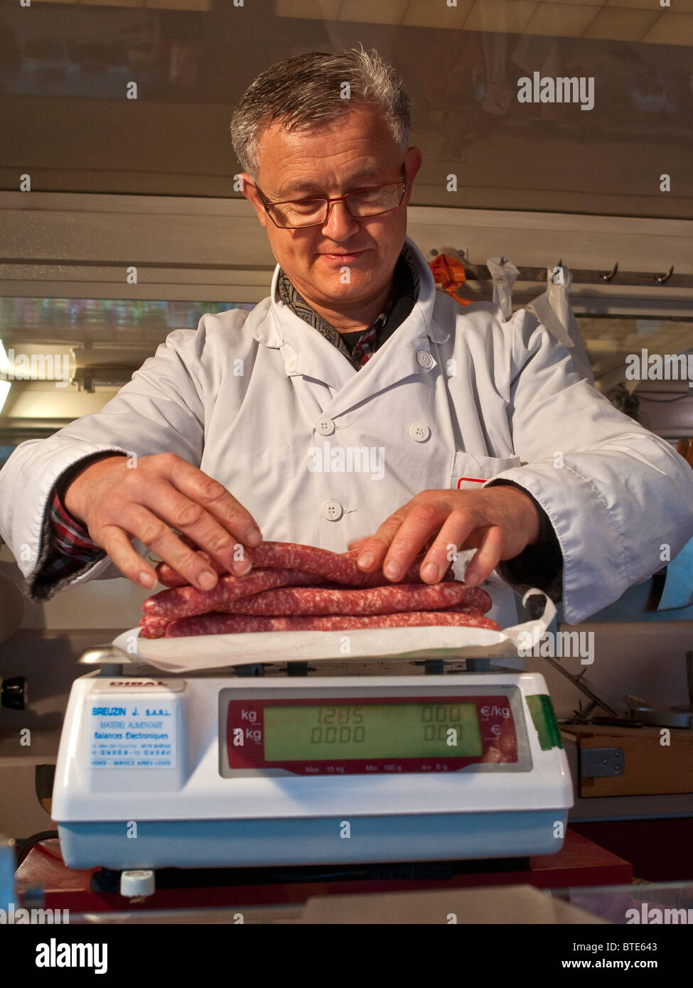 Scales for weighing meat hi-res stock photography and images - Alamy