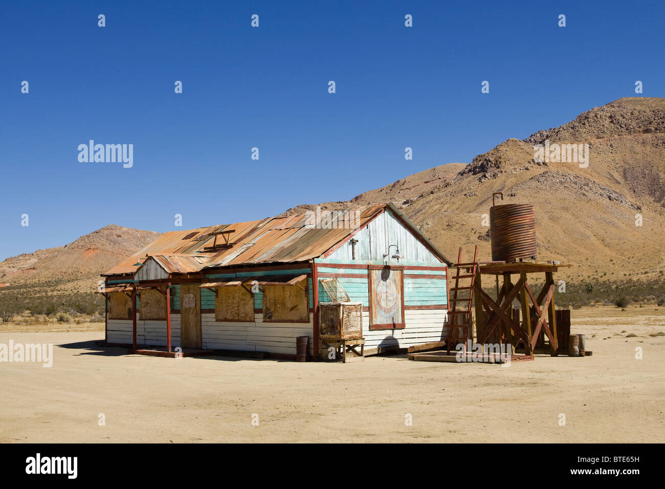 Abandoned desert store California, USA Stock Photo Alamy