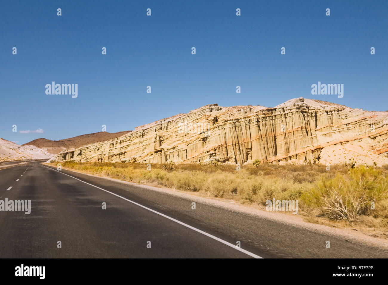 Road cutout showing sedimentary layers - California USA Stock Photo