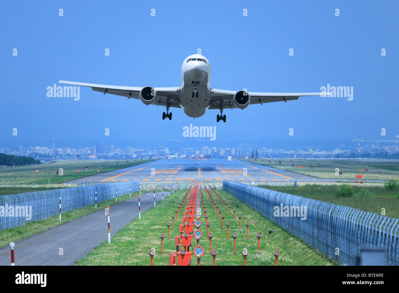 Airliner take off air tourism hi-res stock photography and images - Alamy