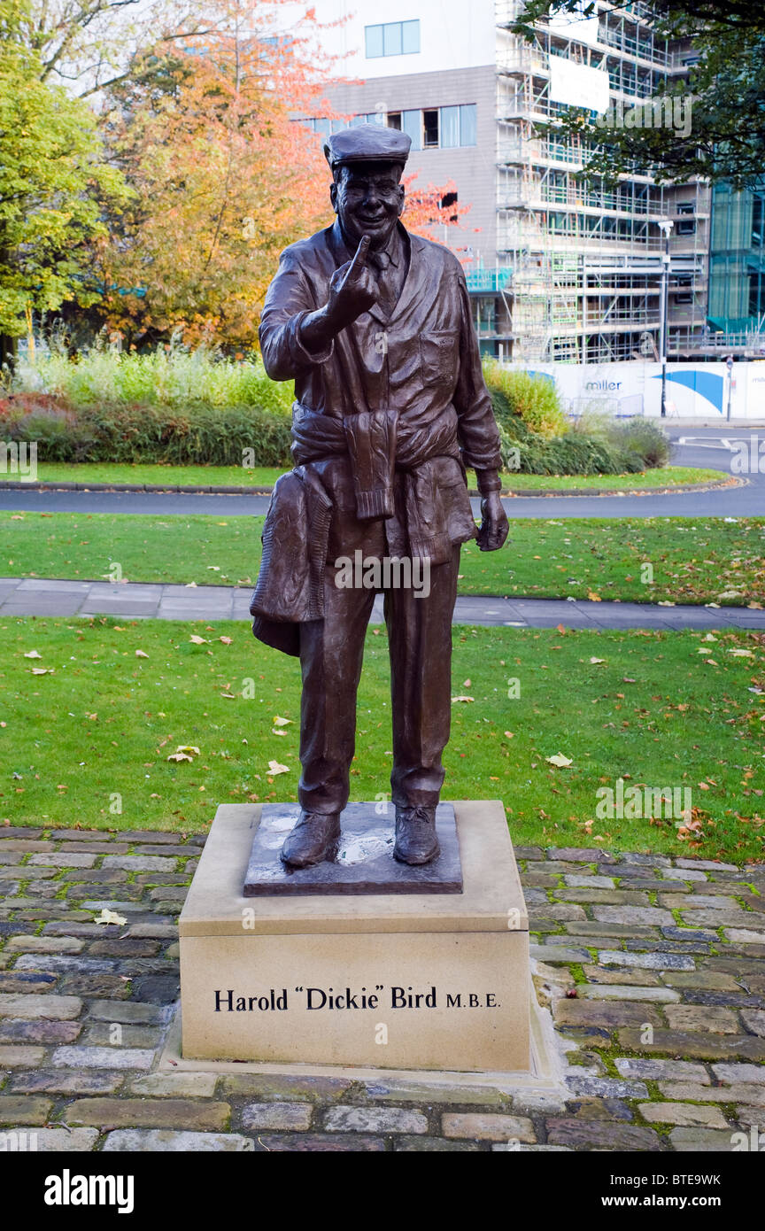 Bronze statue of Dickie Bird, Barnsley, S.Yorks. UK. 2010 Stock Photo