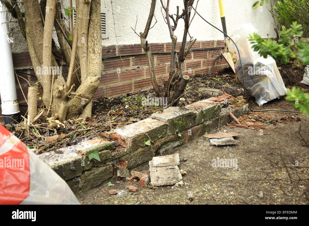 Garden Brick Wall Stock Photos & Garden Brick Wall Stock Images Alamy