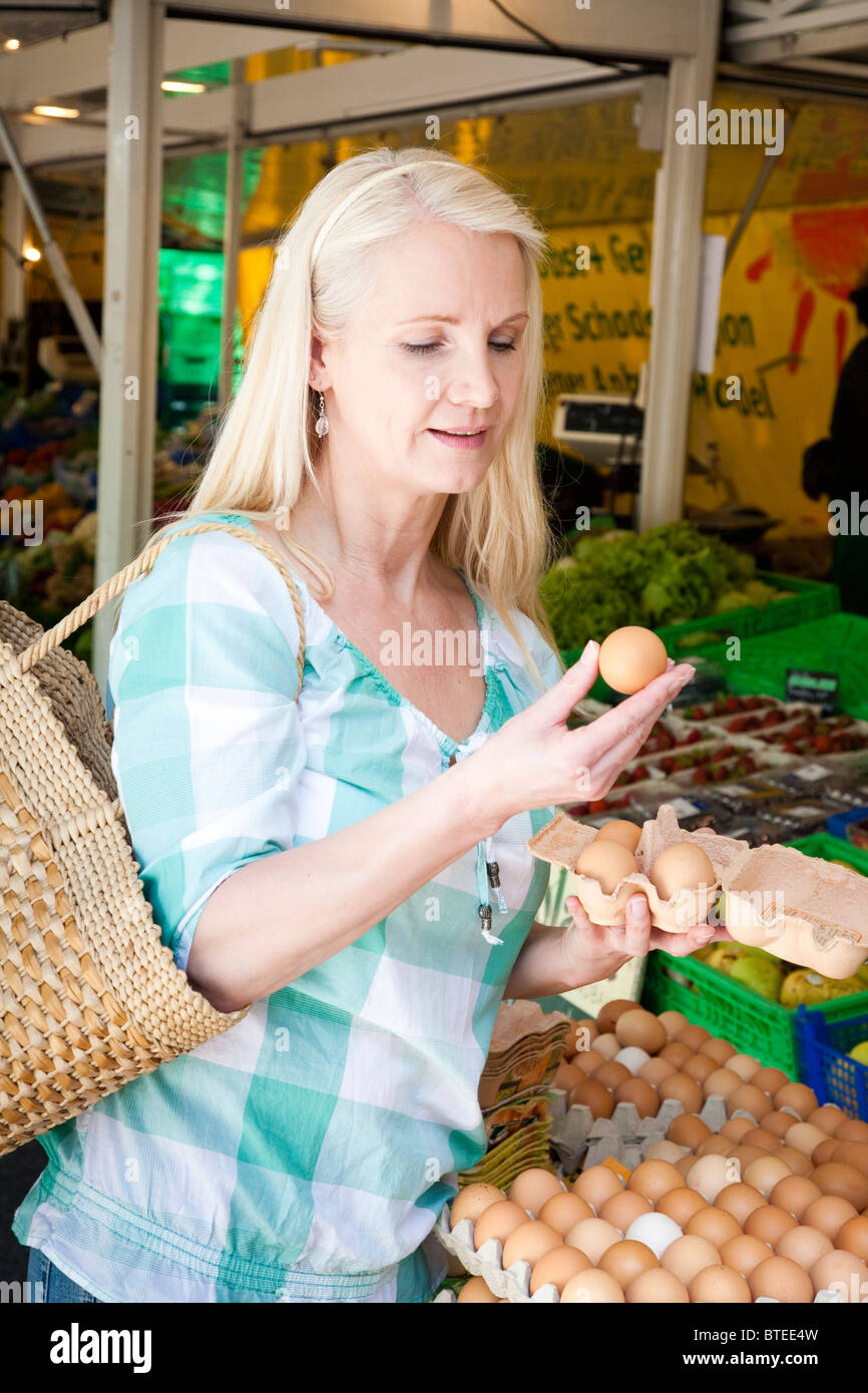 Best before date on eggs hires stock photography and images Alamy