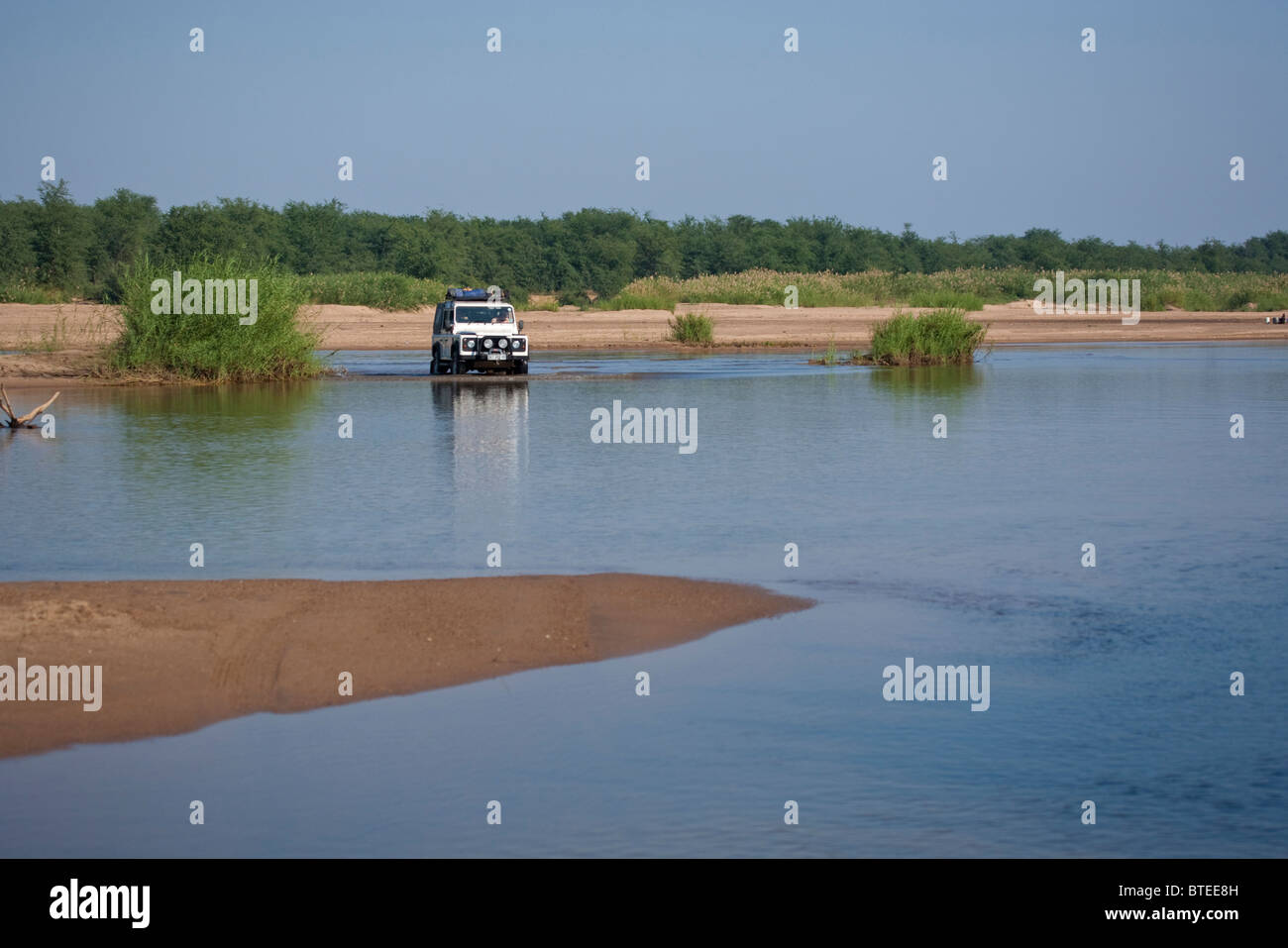 Landrover crossing the Limpopo river near Pafuri Stock Photo