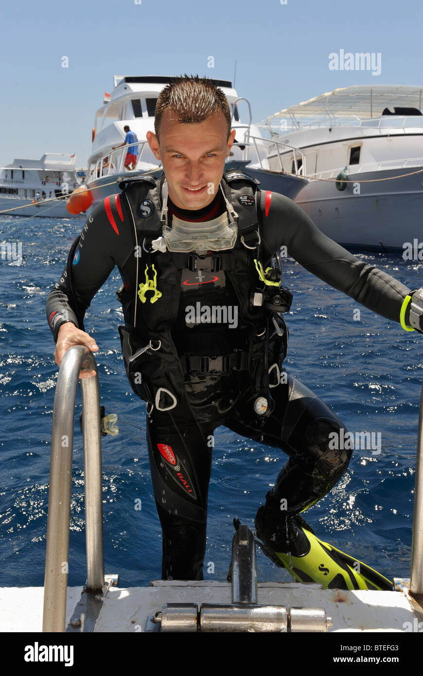 Scuba diver climbing a ladder on a diving boat in the Red Sea Stock Photo Alamy
