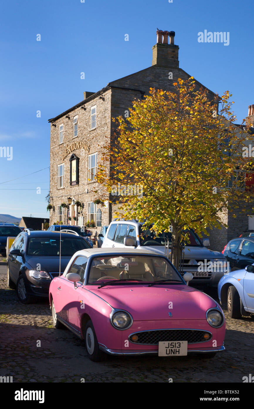 Car market place hires stock photography and images Alamy