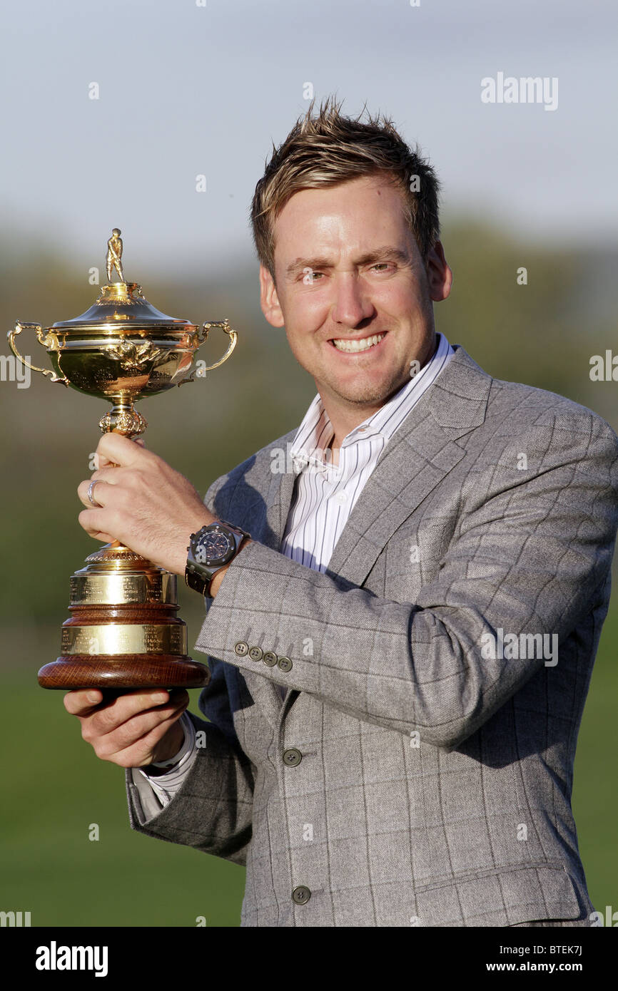 IAN POULTER WITH THE RYDER CUP 2010 RYDER CUP CELTIC MANOR R CELTIC MANOR RESORT CITY OF NEWPORT WALES 04 October 2010 Stock Photo