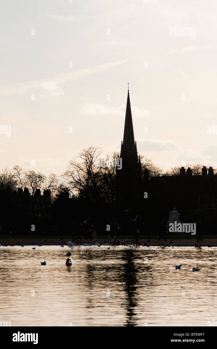 Round Pond, Kensington Gardens in early spring, March 2010 Stock Photo
